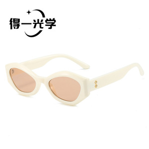 De Yi Optics <b>Small</b> <b>Frame</b> Women <b>Sunglasses</b> Black PC UV400 Type 3 Sunshades - Product Image 5