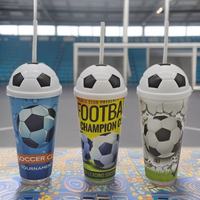 Bouteille d'eau portable en plastique PP de 600 ml avec paille et couvercle, idéale pour la gym et le football – Nouveauté Coupe de Football 2026 – Offre Spéciale