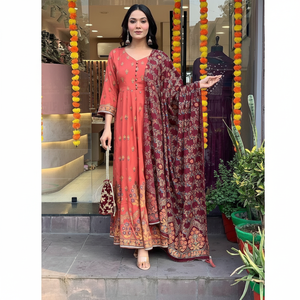 ชุดผ้าไหมโรมันสไตล์ทันสมัยพร้อม dupatta สำหรับผู้หญิงคอลเลคชั่นใหม่ราคาไม่แพงจากอินเดีย - Product Image 1