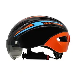 山地自行车头盔，带一体式挡风玻璃和尾灯男女通用自行车头盔，带多种颜色选择自行车头盔