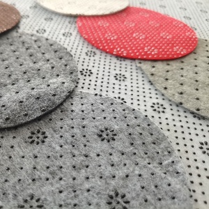 Fabrika Çıkışı Yüksek Yoğunluklu PVC Noktalı Kaplamalı Dokunmamış Keçe - Kaymaz İğneleme İşlemli Evcil Hayvan Yatakları İçin - Product Image 6