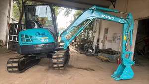 Mini-excavatrice sur chenilles hydraulique d'occasion Kobelco SK55SR-2 de 5,5 tonnes, fabriquée au Japon, à bas prix, modèle 2025, en bon état (roulement moteur) testé - Product Image 4