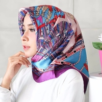 Khimar en jersey fleuri en gros avec strass pour femmes musulmanes, hijab orné de pierres