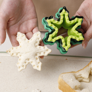 Emporte-pièces et emporte-pièces à sandwich flocon de neige très populaires pour enfants, moules à pain grillé, machine à sandwich thème Noël, gadgets de cuisine - Product Image 4