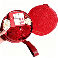 Boîte cadeau ronde personnalisée avec poignée, motif rose en relief, couvercle et base de luxe en deux parties pour mariage et fêtes