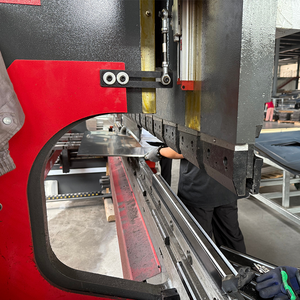 Presse plieuse entièrement automatique 4+1 axes <span class=keywords><strong>DELEM</strong></span> <span class=keywords><strong>DA</strong></span> <span class=keywords><strong>58T</strong></span>, machine de pliage hydraulique pour métaux, aluminium et acier au carbone, avec pompe et moteur - Product Image 2