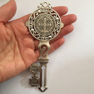 Colgante <span class=keywords><strong>de</strong></span> Puerta Estilo Religioso <span class=keywords><strong>San</strong></span> <span class=keywords><strong>Benito</strong></span> <span class=keywords><strong>de</strong></span> 12.7cm, <span class=keywords><strong>Medalla</strong></span> <span class=keywords><strong>de</strong></span> Protección y Bendición, Joyería Infantil <span class=keywords><strong>de</strong></span> Aleación con Piedra Principal <span class=keywords><strong>de</strong></span> Ópalo, DIY - Product Image 2