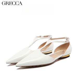 حذاء جريكا بيج من الجلد اللامع برباط وكعب منخفض، مقدمة مدببة، تصميم أنيق وجذاب، موضة عصرية للحفلات والمكتب، مناسب لجميع المواسم - Product Image 1