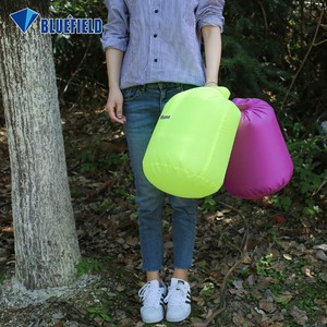 กระเป๋าเก็บของกันน้ำบลูฟิลด์ 20 ลิตร สีพื้น หูหิ้วนุ่ม อุปกรณ์กีฬาทางน้ำสำหรับว่ายน้ำ ใช้ได้ทั้งผู้ใหญ่และเด็ก - Product Image 5