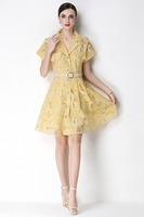 Robe Courte d'Été en Dentelle Unie à Col Revers, Col en V, Manches Courtes, Ceinture à la Taille, Boutonnage Simple sur le Devant, en Crochet