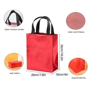Sac fourre-tout non tissé personnalisé avec logo imprimé au laser pour le commerce de détail, sacs cadeaux en tissu, emballage pour t-shirts, sacs non tissés pour les courses de Noël - Product Image 2
