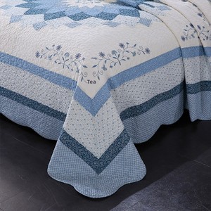 Nouvel ensemble de couvre-lit matelassé brodé à la machine de style nordique à motifs de plantes et de fleurs, doux et absorbant l'humidité - Product Image 4