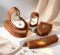 Boîte à bijoux de luxe en daim pour bagues, colliers et bracelets, avec logo personnalisé, idéale pour cadeau de mariage