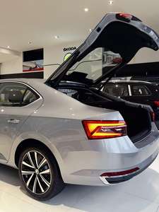 Volkswagen <span class=keywords><strong>Skoda</strong></span> <span class=keywords><strong>Superb</strong></span> Gasolina/Diésel 2026, <span class=keywords><strong>Skoda</strong></span> <span class=keywords><strong>Superb</strong></span> 1.4t, 5 Puertas, 5 Asientos, Versión 2026, Auto <span class=keywords><strong>Nuevo</strong></span>, Auto Chino Económico - Product Image 5