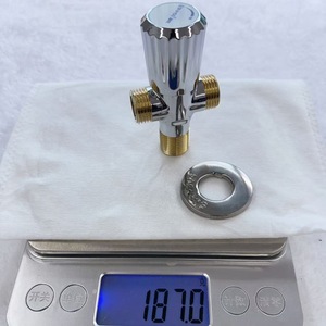 Válvula angular de cobre de doble propósito con puerto de 1/2 pulgada para válvulas de corte de calentadores de agua - Product Image 4