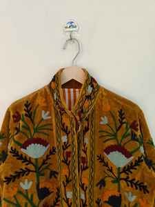 Veste en velours fait main à la main, brodée de motifs Suzani, art floral folklorique, veste statement, style bohème, vêtements ethniques, artisanat artisanal, veste Suzani - Product Image 1