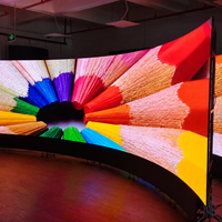 Panneau d'affichage LED flexible P1.2 P1.5 P1.8 P2 P2.5, module LED souple d'intérieur, mur vidéo incurvé pour la publicité créative en magasin et la mise en valeur des marques dans les centres commerciaux