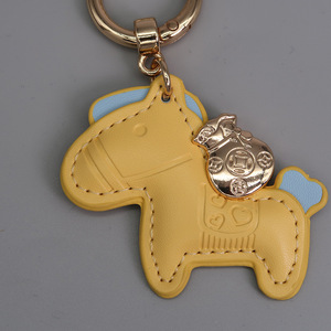 Venta caliente personalizado caballo diseñador Pu cuero llavero bolsa encanto colgante coche llavero de lujo llavero - Product Image 2