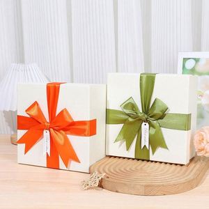 Boîte cadeau personnalisée en carton blanc élégante avec nœud en verre pour la Fête des Enseignants, Mariages, Anniversaires, Événements professionnels, Cadeaux pour fans et autres occasions - Product Image 3
