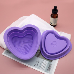Tazón de Silicona Plegable en Forma de Corazón para Limpiar Brochas de Maquillaje, Esponja de Belleza, Almohadilla de Limpieza, Herramienta Cosmética para Uso Doméstico y Comercial - Product Image 2