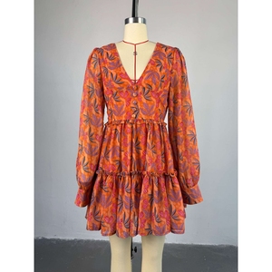 เดรสแฟชั่นผู้หญิง แขนยาว คอวี เอวสูง พิมพ์ลายสดใส - Product Image 2