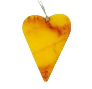 Piezas de resina para espectáculos de decoración del hogar, artículo colgante de Navidad con forma de corazón amarillo único artístico para Hotel y hogar - Product Image 1