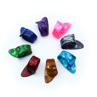 Vente en gros de toutes sortes de médiators de guitare en celluloïd, couvre-doigts et médiators de différentes couleurs en lots mélangés