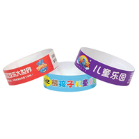 Bracelet événementiel promotionnel jetable en Tyvek personnalisé, résistant aux déchirures, imprimé CMJN avec code QR, numéros de série et logo adhésif