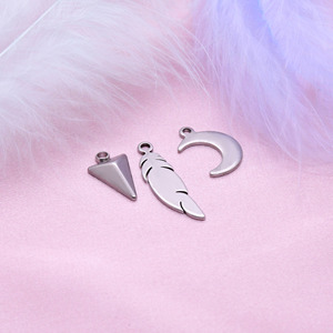 Pendentifs en forme de plume en métal, or, noir, argent, pour la fabrication de colliers, composants de bijoux - Product Image 3