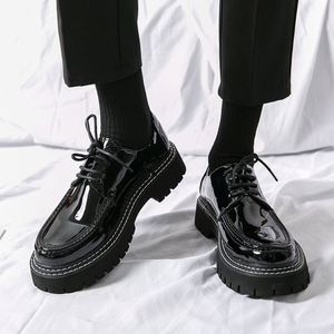 Chaussures en cuir décontractées pour hommes Maxfree, bout rond, finition brillante, style business - Product Image 1