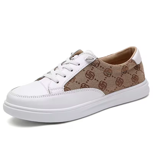Chaussures décontractées de luxe pour hommes, style montant en toile, tendance, de marque célèbre, au design classique et à la mode, avec logo personnalisé, style marche lente - Product Image 1