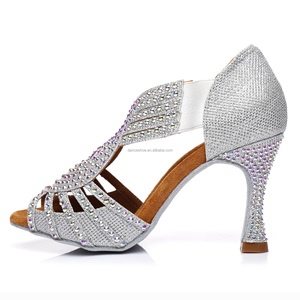 Sandales de <span class=keywords><strong>danse</strong></span> en cuir pour femmes avec <span class=keywords><strong>strass</strong></span> argentés, talons de 6 à 9 cm, pour la <span class=keywords><strong>danse</strong></span> <span class=keywords><strong>latine</strong></span>, le tango, la rumba, la salsa, la <span class=keywords><strong>danse</strong></span> de salon, la valse, les mariages et les fêtes - Product Image 1