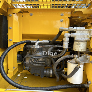Excavatrice à rampe moyenne Komatsu d'occasion 13 tonnes en bon état Moteur et pompe inclus Original du Japon - Product Image 6