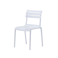 Échantillon gratuit Chaise de salle à manger de plein air empilable à la mode Chaises sans bras en polypropylène pour hôtel moderne
