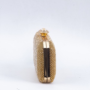 Borsa <span class=keywords><strong>da</strong></span> <span class=keywords><strong>Sera</strong></span> in Cristallo Dorato, Completamente Decorata con Strass e Gemme, Chiusura in Metallo, Elegante Pochette per Feste e Red Carpet - Product Image 2