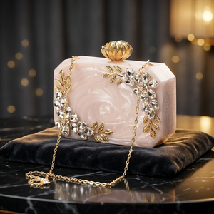 Pochette de créateur artisanale en résine, style bohème, ornée de fleurs, fermoir fleur de lotus, détail lettre, pour demoiselle d'honneur, Halloween - Product Image 1
