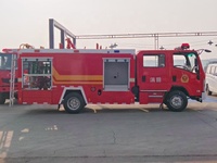 ISUZUU 12000L 14000L Camion de pompiers à réservoir d'eau et à mousse, Camion de lutte contre les incendies, Camion de dépannage aéroportuaire