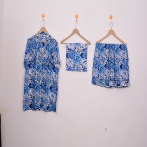 Conjunto de Pijama de Algodón con Estampado Floral Azul de Alta Calidad para Exportación India, Ropa de Dormir y para Estar en Casa con Estampado Indio - Product Image 1
