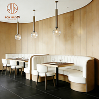 Ensemble de mobilier de restaurant blanc : table en bois, chaise de café, banquette et canapé pour café