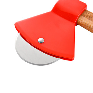 Outils de pâtisserie DIY, coupe-<span class=keywords><strong>pizza</strong></span> en forme d'axe avec manche en bambou lisse pour <span class=keywords><strong>la</strong></span> découpe de pizzas et de pâtisseries faites maison - Product Image 4