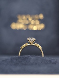 Bague de fiançailles en diamant de laboratoire de qualité supérieure, taille ovale, pour femme, idéale pour les mariages, les propositions et les anniversaires, disponible au meilleur prix. - Product Image 6