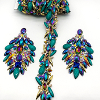 Vente en gros de garnitures thermocollantes multicolores violettes à motifs pour la décoration du carnaval de Saint-Martin