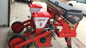 เครื่องหว่านเมล็ดแบบแม่นยำ 2 แถว สำหรับทุกสภาพพื้นที่ พร้อมถังใส่ปุ๋ยขนาดใหญ่ สำหรับเกษตรกร ใช้ในพื้นที่เพาะปลูก ส่งตรงจากโรงงาน - Product Image 3