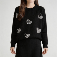 Suéter de punto personalizado para mujer, cuello redondo, negro, con perlas en forma de corazón, puños y dobladillo acanalados, manga larga, top de punto.