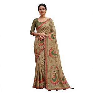 Sari de Seda Beige con Estampado Digital para Mujer, con Borde Verde y Rojo, Traje Tradicional Indio para Bodas, Corte Regular, Largo hasta el Suelo - Product Image 1