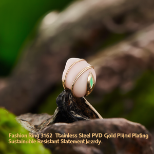 Anillo de Moda en Acero Inoxidable 316L con Baño de Oro PVD, Joyería Sostenible y Resistente - Product Image 3