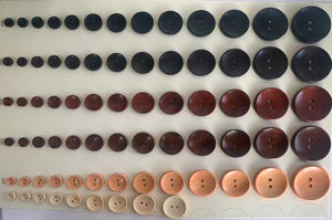 أزرار خشبية ذات 4 فتحات على الطراز الحديث صديقة للبيئة مخصصة 10-30 للمعاطف والتريكو بشكل صديق للبيئة مع مجموعة متنوعة من خيارات الألوان - Product Image 5