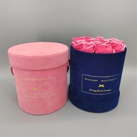 Kotak Hadiah Bulat Beludru Desain Khusus Biru Dongker Pink dengan Lapisan UV, Embossing Logo Kustom, dan Pita
