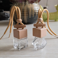 Bouteille vide suspendue de forme carrée de 8ml, diffuseur de parfum de voiture, bouteille en verre avec couvercle en bois