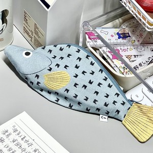 Estuche de lápices en forma de pez creativo de felpa al por mayor, estuche de papelería duradero con cremallera, organizador de bolígrafos novedoso para estuche de lápices escolares - Product Image 2